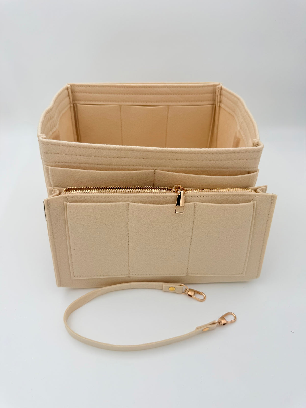 M -  L25,5 B17 H16 cm